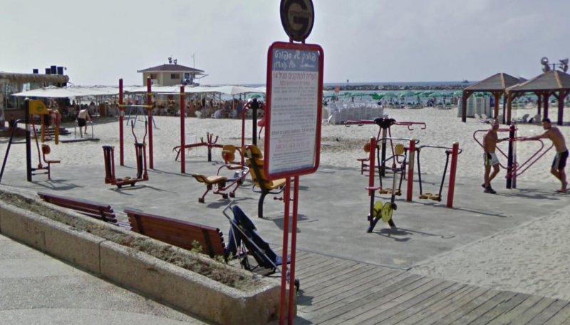 Площадка для воркаута в городе Тель-Авив №5078 Маленькая Современная фото